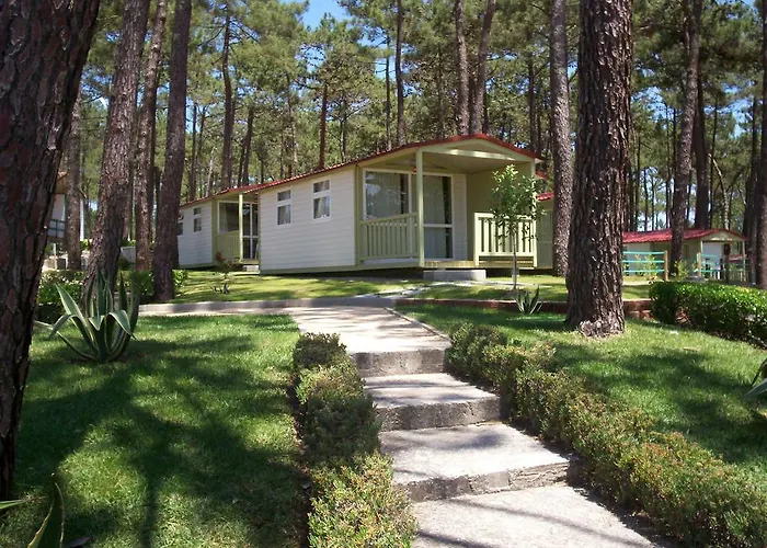 Parque De Campismo Orbitur Valado Kemping 3*